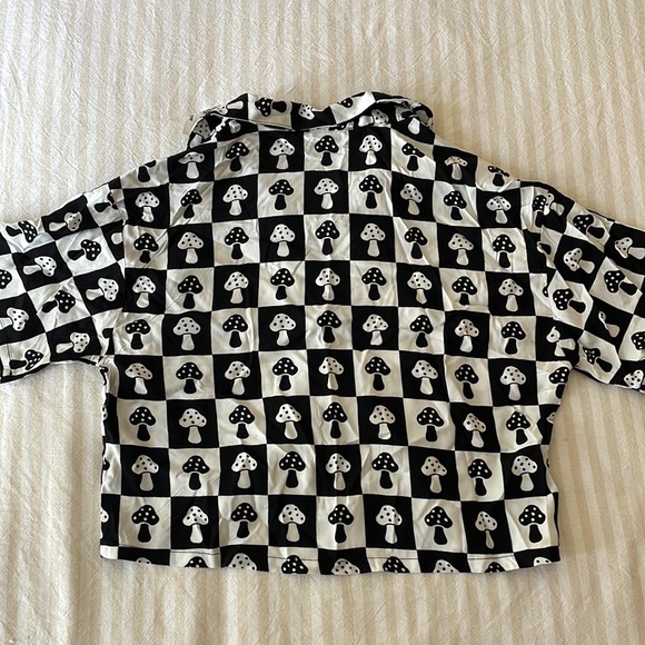 TAGS STILL ON! Forever21 Funky Button Up Top! - Picture 2 of 6